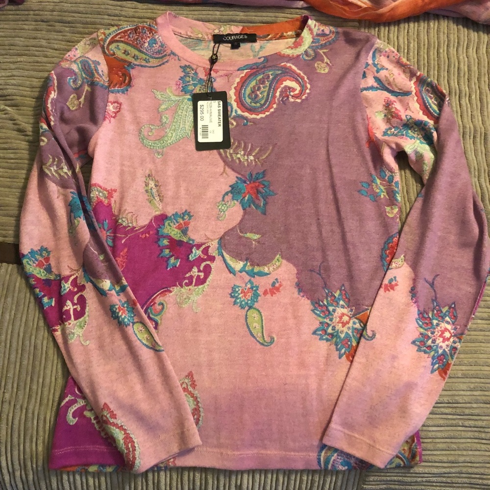 Courage.b size Small crew neck light sweater top